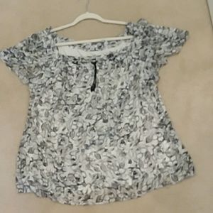 Black and white 2x blouse